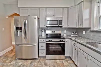  621 Garibaldi Avenue, Roseto, PA 18013 - Photo 10