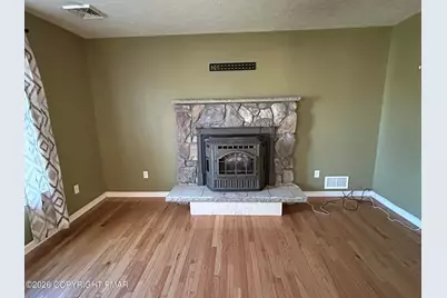  960 Cricket Lane, Long Pond, PA 18334 - Photo 4