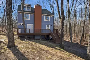 211 Geese Ct, Bushkill, PA 18324 - Photo 1