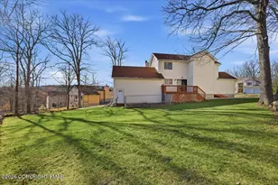 110 Bexhill Ct, Bushkill, PA 18324 - Photo 8