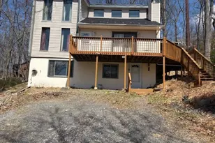 141 Mansfield Ct, Bushkill, PA 18324 - Photo 1