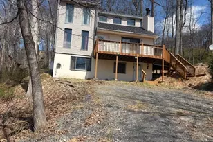 141 Mansfield Ct, Bushkill, PA 18324 - Photo 2