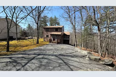  127 Dorchester Drive, Bushkill, PA 18324 - Photo 2