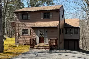 127 Dorchester Dr, Bushkill, PA 18324 - Photo 1