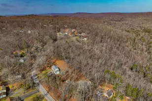 321 Clubhouse Dr, East Stroudsburg, PA 18302 - Photo 6