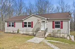 3124 Bluebird Dr, Bushkill, PA 18324 - Photo 4