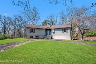1093 Lancaster Dr, Bushkill, PA 18324 - Photo 4