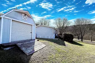 29 Cherokee Ln, Lehighton, PA 18235 - Photo 2