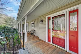4018 Manor Dr, Stroudsburg, PA 18360 - Photo 10