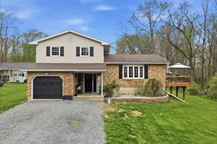 58 Lillian Ln, Bangor, PA 18013 - Photo 2