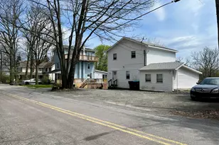 33 Reeder St, Mount Pocono, PA 18344 - Photo 2
