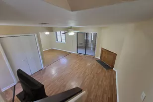 402 Tudor Ct, Bushkill, PA 18324 - Photo 2