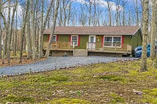 132 Circle Dr, Albrightsville, PA 18210 - Photo 2
