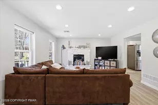 142 Stillwater Dr, Pocono Summit, PA 18346 - Photo 14
