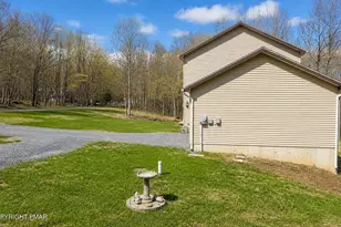 14 W Chickadee Ln, Albrightsville, PA 18210 - Photo 2