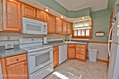  142 Maple Avenue, East Stroudsburg, PA 18301 - Photo 10