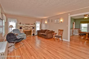 142 Maple Ave, East Stroudsburg, PA 18301 - Photo 4