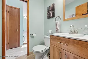 110 Woodmont Cir, Greentown, PA 18426 - Photo 32