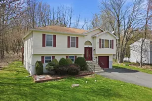 825 Clearview Dr, Long Pond, PA 18334 - Photo 4