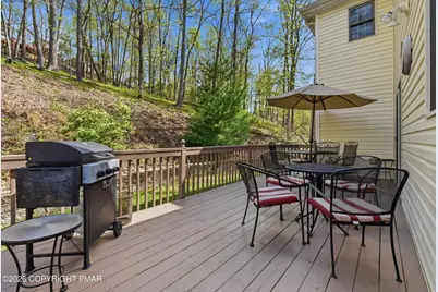  366 Rolling Hills Drive, East Stroudsburg, PA 18302 - Photo 16