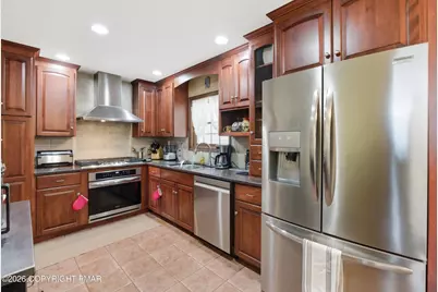  366 Rolling Hills Drive, East Stroudsburg, PA 18302 - Photo 6