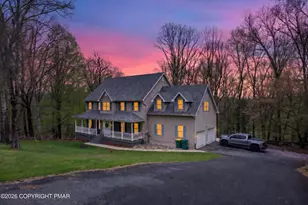5753 Wildflower Cir, Stroudsburg, PA 18360 - Photo 2