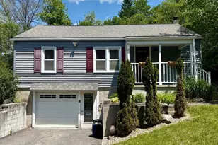 105 Periwinkle Ln, Stroudsburg, PA 18360 - Photo 2
