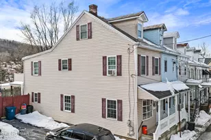 817 Grant St, Pottsville, PA 17901 - Photo 2