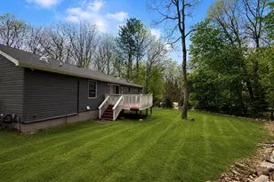 30 Burrwood Dr, Effort, PA 18330 - Photo 2