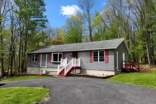 30 Burrwood Dr, Effort, PA 18330 - Photo 1