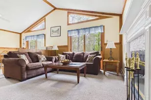 409 Quaker Ct, Pocono Lake, PA 18347 - Photo 2