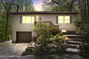 140 Whippoorwill Dr, Bushkill, PA 18324 - Photo 1