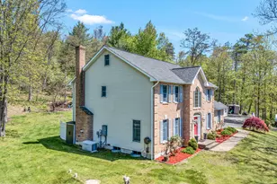 207 Smiley Ln, Stroudsburg, PA 18360 - Photo 2