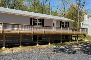 224 Kensington Dr, Bushkill, PA 18324 - Photo 1