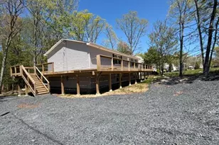 224 Kensington Dr, Bushkill, PA 18324 - Photo 2