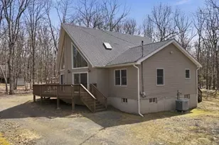 102 Loveland Dr, Tafton, PA 18464 - Photo 2