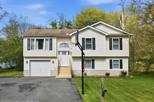 2108 Freedom Way, Pocono Summit, PA 18346 - Photo 4