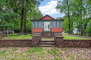 121 S Lake Dr, Lake Harmony, PA 18624 - Photo 2