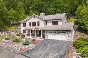 54 Bluestone Ct, Lake Harmony, PA 18624 - Photo 2