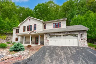 54 Bluestone Ct, Lake Harmony, PA 18624 - Photo 4