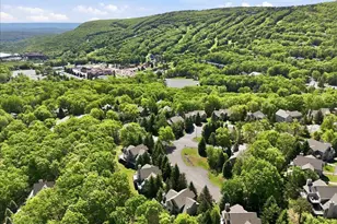 344 Hemlock Ln, Tannersville, PA 18372 - Photo 2
