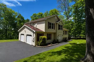 391 Rose Marie Ln, East Stroudsburg, PA 18302 - Photo 2