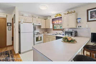  236 Dorchester Drive, Bushkill, PA 18324 - Photo 8