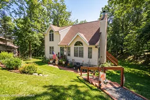 236 Dorchester Dr, Bushkill, PA 18324 - Photo 2