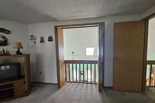 7193 Winnebago Dr, Pocono Lake, PA 18347 - Photo 12