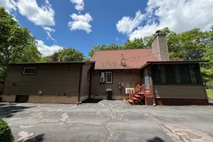 197 Hummingbird Trl, Bushkill, PA 18324 - Photo 4