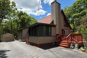 197 Hummingbird Trl, Bushkill, PA 18324 - Photo 2