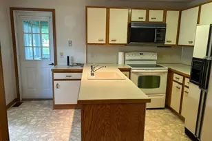 100 Duck Hollow Cir, Stroudsburg, PA 18360 - Photo 2