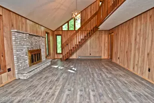 148 Manchester Dr, Bushkill, PA 18324 - Photo 2