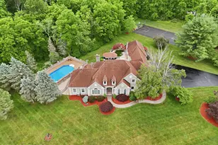 2134 Fox Run Rd, Stroudsburg, PA 18360 - Photo 2